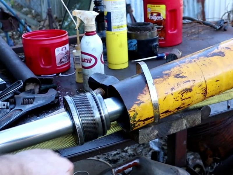 A hidraulikus hengerek újjáépítése vagy cseréje, melyik a jobb?